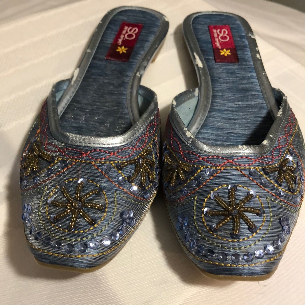 Very cute steel blue slides